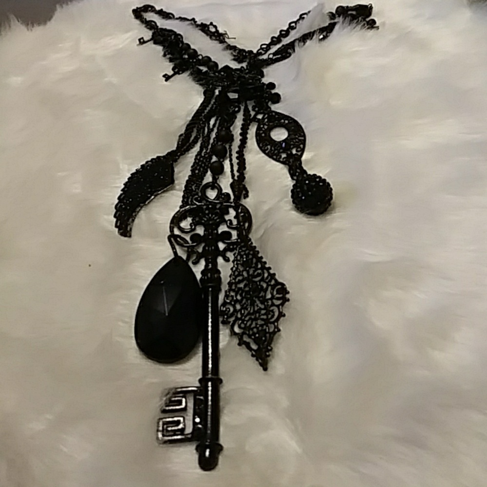 Statement necklace